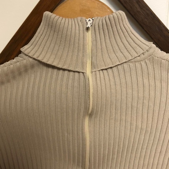 Reformation women’s jumper puffer long sleeve - Picture 3 of 3